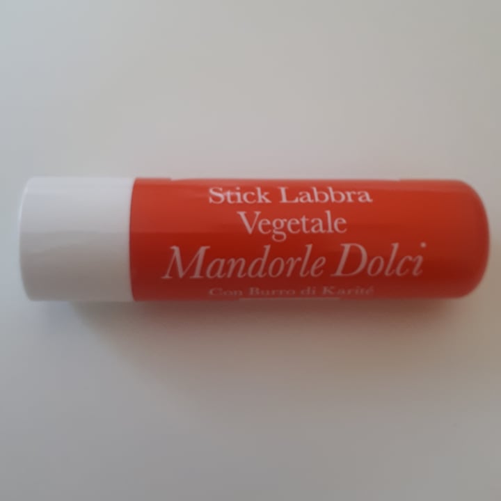 photo of I Provenzali Stick Labbra Mandorle Dolci shared by @mikymiky92 on  22 Mar 2022 - review