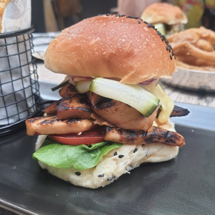 photo of Hudsons The Burger Joint (Gardens) Frontline Worker Burger (Veganuary R55 Special) shared by @caitell on  26 Dec 2021 - review