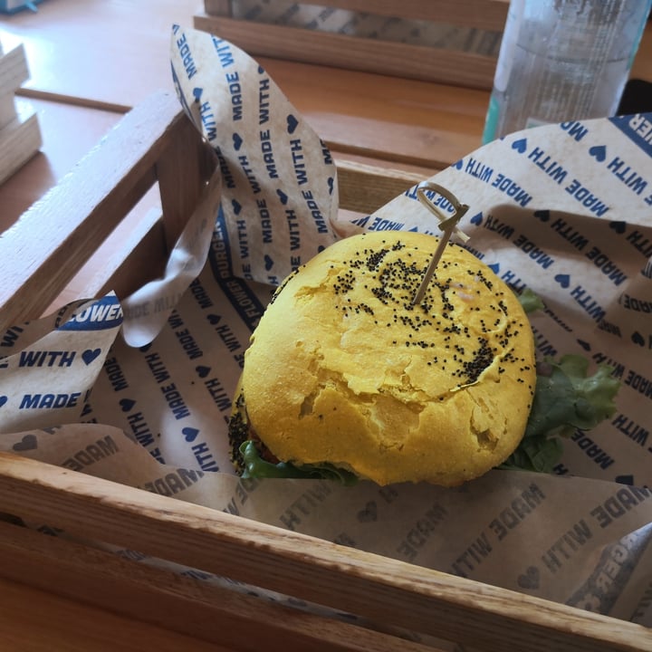 photo of Flower Burger Spicy Cecio shared by @auroragulli on  27 Nov 2021 - review