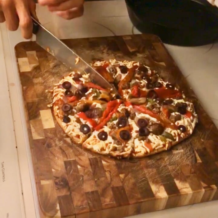photo of Daiya Fire-Roasted Vegetable Pizza shared by @teresannnnnn on  06 Jan 2020 - review