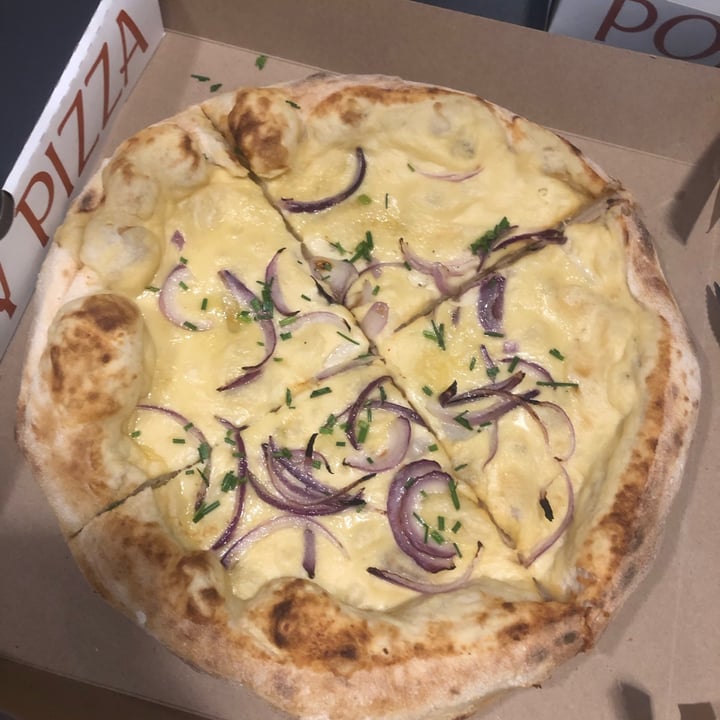 photo of PONY PIZZA Belgrano Pizza Blanca shared by @victoriavillar on  28 Jan 2022 - review