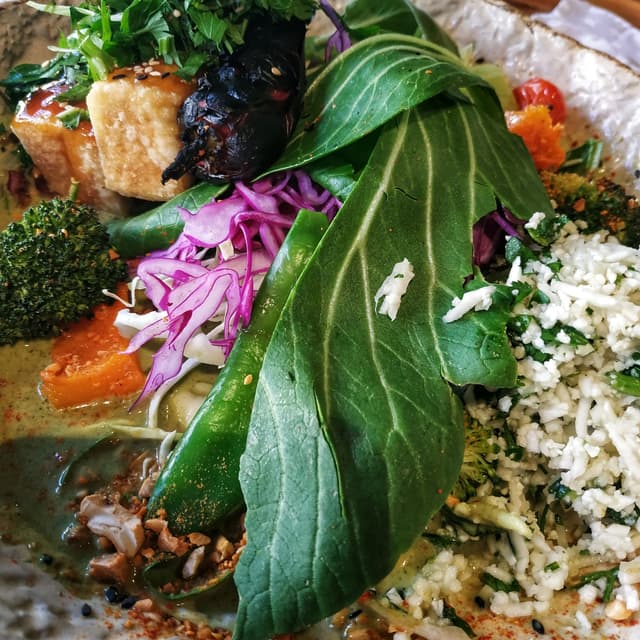 「Green Curry Con Tofu Crujiente」の料理の写真