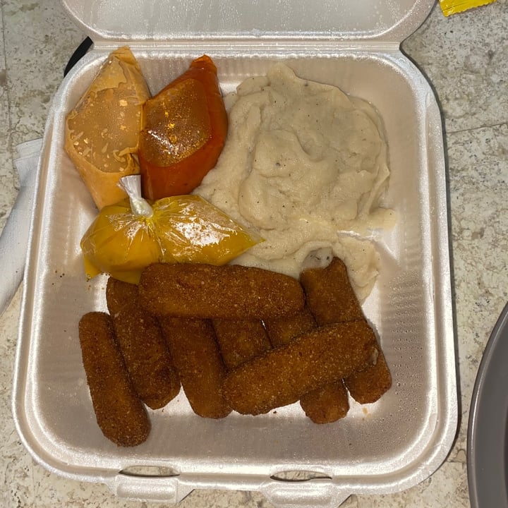 photo of Vegan Eats Dedos de Queso Mozzarella shared by @deenise on  12 Oct 2020 - review