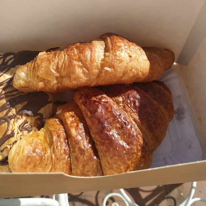 photo of Bohemian Lane Pastelería Vegana Croissant shared by @tomatoandpotatovegan on  18 Aug 2021 - review
