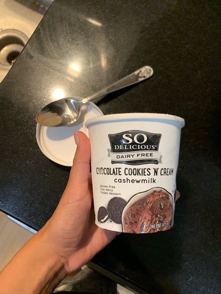 photo of So Delicious Dairy Free Chocolate Cookies N' Cream Cashewmilk Frozen Dessert shared by @raerodriguez on  07 Sep 2019 - review