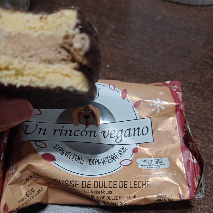 photo of Un Rincón Vegano alfajor de coco con mousse dulce de leche shared by @lolyfracchia on  13 Jun 2022 - review