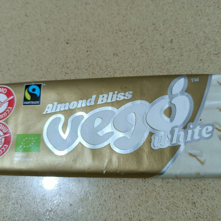 photo of Vego Almond bliss white chocolate shared by @yardenmelamed on  31 Jan 2022 - review