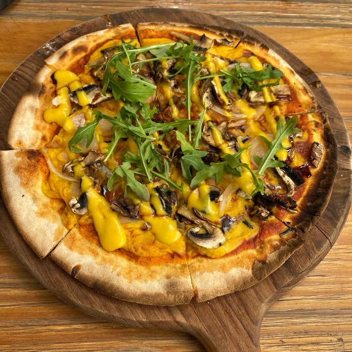 photo of Genius Central Singapore Mixed Mushroom Pizza (Veganized) shared by @piggy-egg on  16 Dec 2021 - review