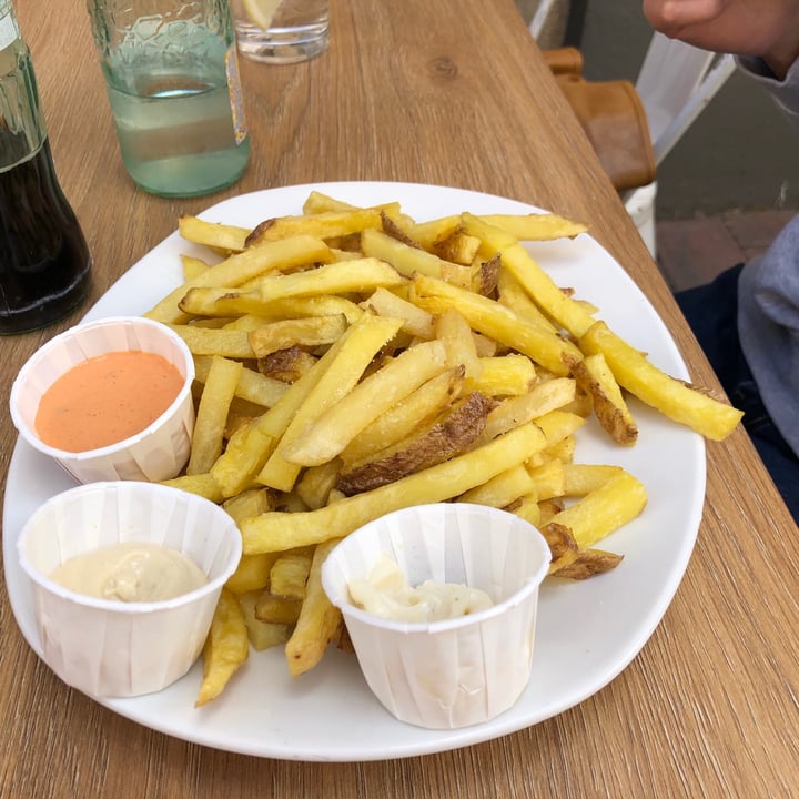 review photo of La Capital Patatas 3 salsas shared by @fergc on 25 Jul 2021 - review