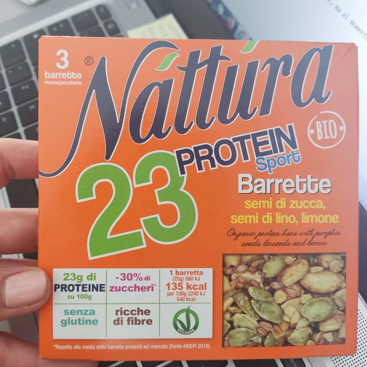 photo of Nattura 23 Protein Sport: Barrette semi di zucca, semi di lino, limone shared by @jessicadit on  09 Jun 2022 - review