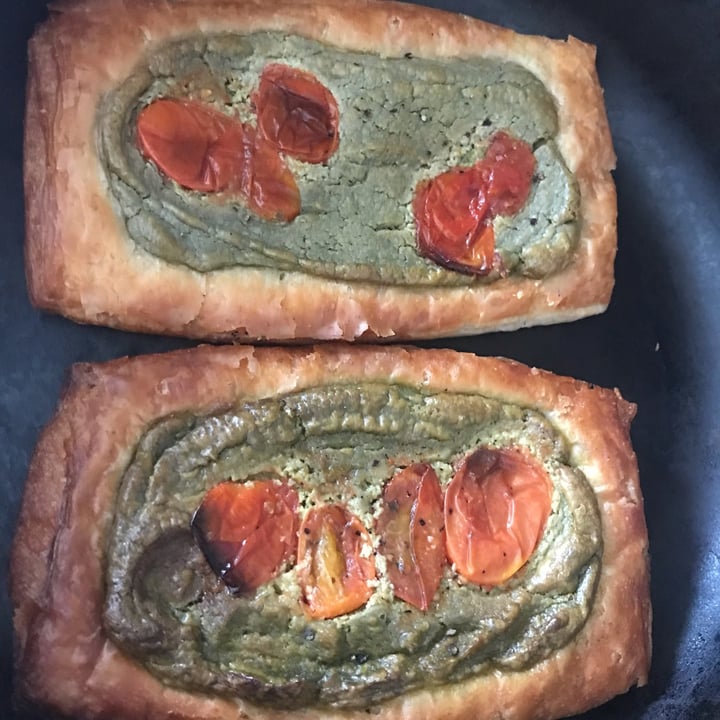 review photo of Vica Plant Based hojaldre con pesto shared by @ladybiird on 26 Sep 2022 - review