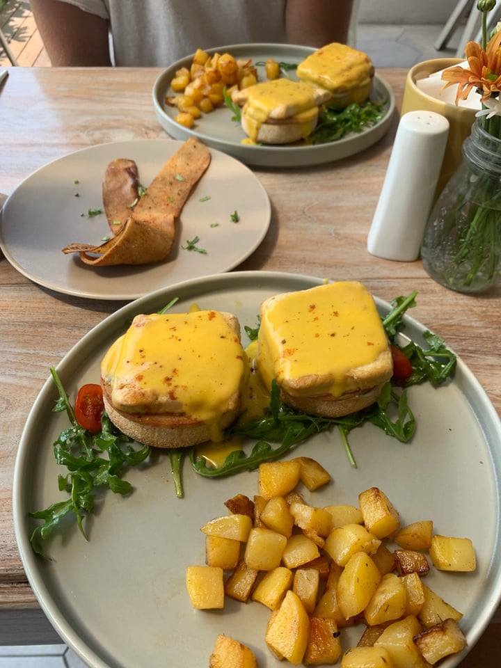 photo of I Am Vegan Babe Cafe Eggs Benedict shared by @letsgovegan on  23 Nov 2019 - review