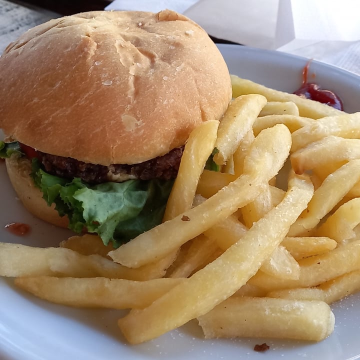 review photo of Cervecería Bachmann Hamburguesa vegana shared by @beludegustando on 12 Jan 2022 - review