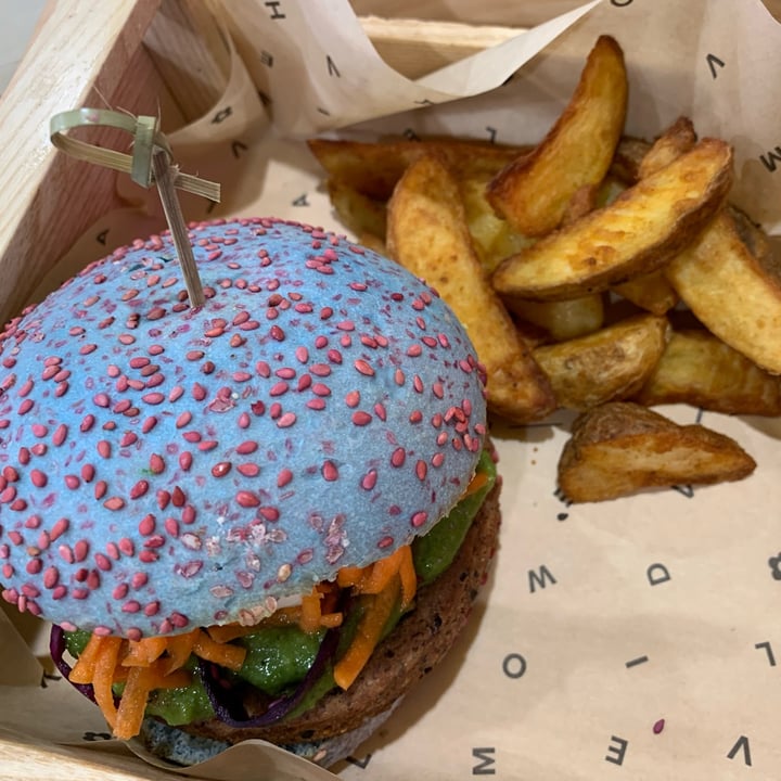 photo of Flower Burger Puffo edition shared by @beatricepaolo on  02 Apr 2022 - review