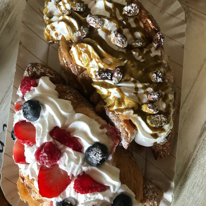 review photo of Efrem - Caffetteria, Pasticceria, Cucina Cornetto bomb frutta shared by @aurora110689 on 29 Nov 2021 - review