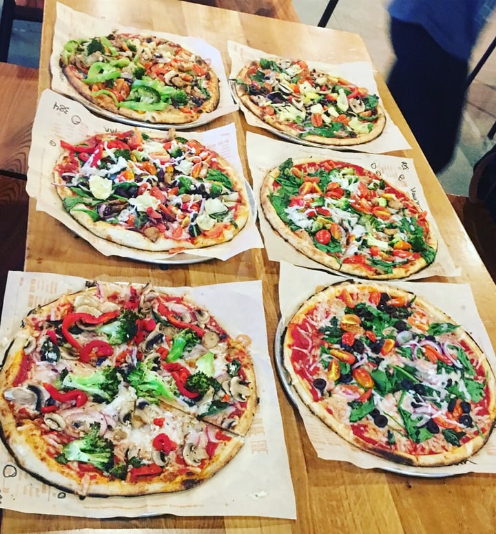 review photo of Blaze Pizza Build-your-own Vegan Pizza shared by @veganshannon on 30 Jun 2018 - review