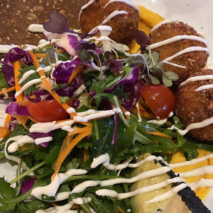 review photo of COOH Alexandria Falafel Salad Bowl shared by @natalibambi on 25 Dec 2021 - review
