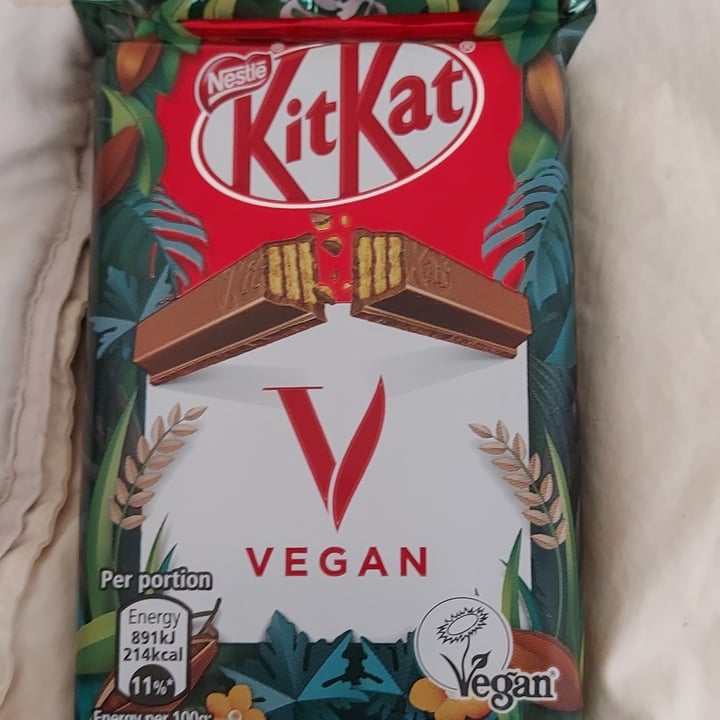 review photo of Nestlé Kitkat Vegan shared by @opheliatheopheliac on 30 Apr 2022 - review