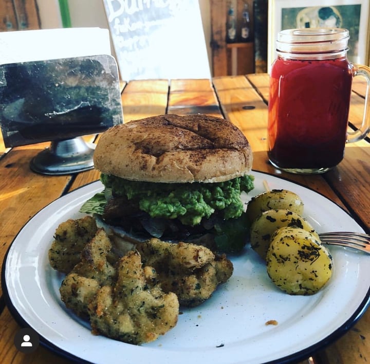 photo of VeganMunch Guacamole Fakeon shared by @unidad-animal on  14 Dec 2019 - review