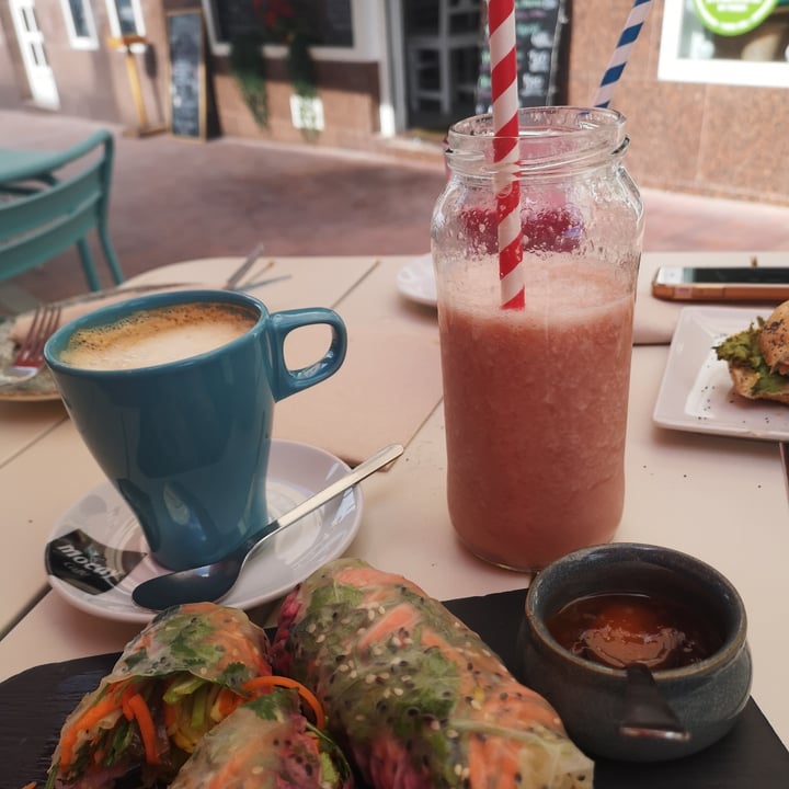 photo of Smoothie Galaxy Rollito De Primavera Vegano shared by @julywings on  29 Oct 2020 - review
