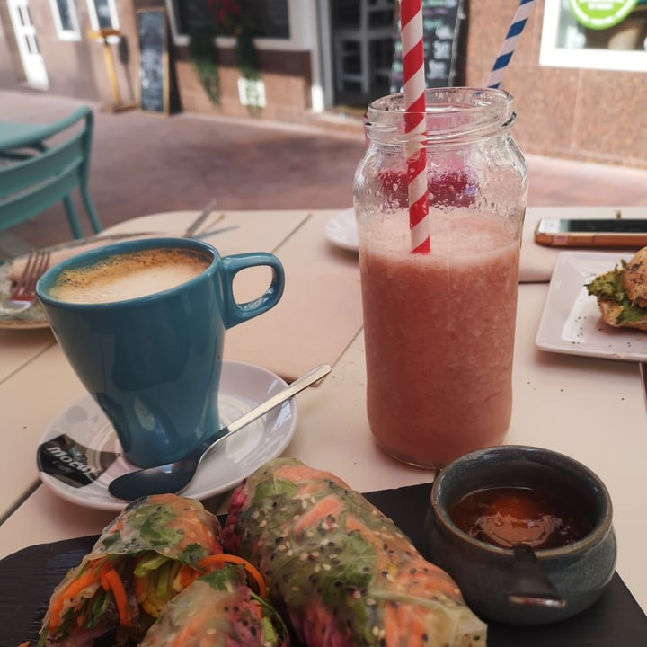 review photo of Smoothie Galaxy Rollito De Primavera Vegano shared by @julywings on 29 Oct 2020 - review