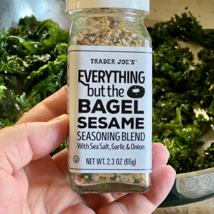 photo of Trader Joe's Everything But The Bagel Sesame Seasoning Blend shared by @anitalmp on  15 Jan 2023 - review