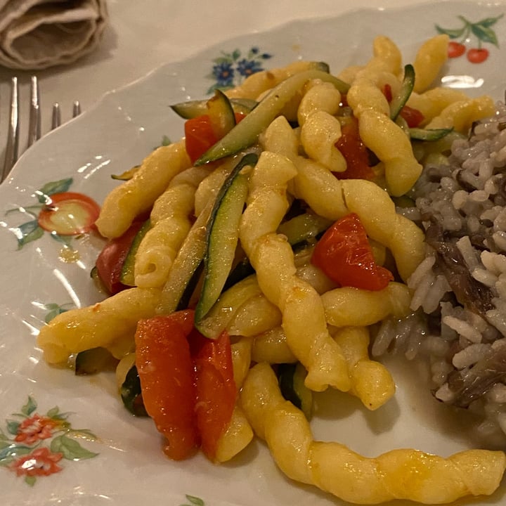 photo of Villa degli Angeli pasta zucchine e pomodorini shared by @aurory on  30 Sep 2022 - review