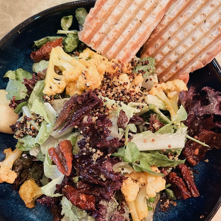 review photo of Toasteria Café Yong Kang 吐司利亞 永康店 Cauliflower Quinoa Salad shared by @dandan on 08 Oct 2022 - review