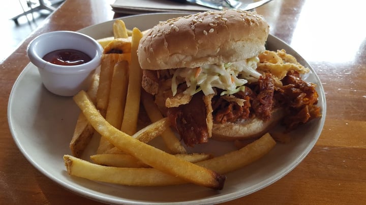 photo of Veggie Grill BBQ Pulled Pork Sandwich shared by @4thepiggies on  18 May 2019 - review