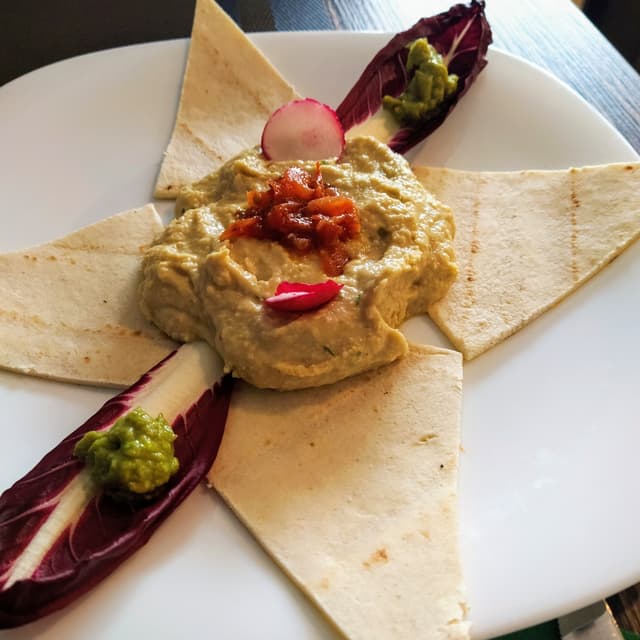 菜肴“Hummus”的照片