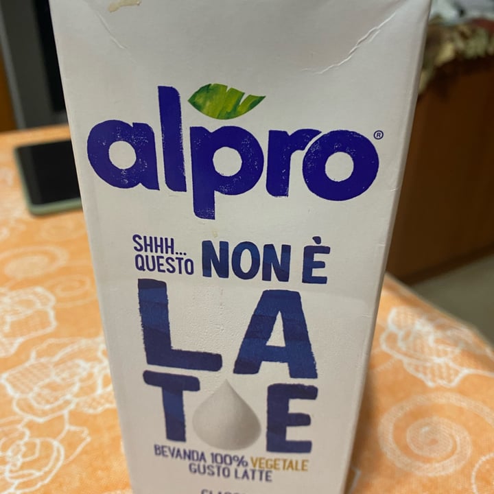 photo of Alpro This is Not Milk Classic Questo Non è Late Classico shared by @blacklion on  17 Oct 2022 - review