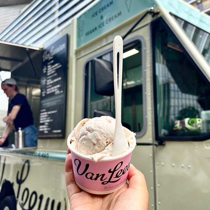 review photo of Van Leeuwen Ice Cream Cookie Crumble Strawberry Jam shared by @arunnersfuel on 18 Oct 2021 - review