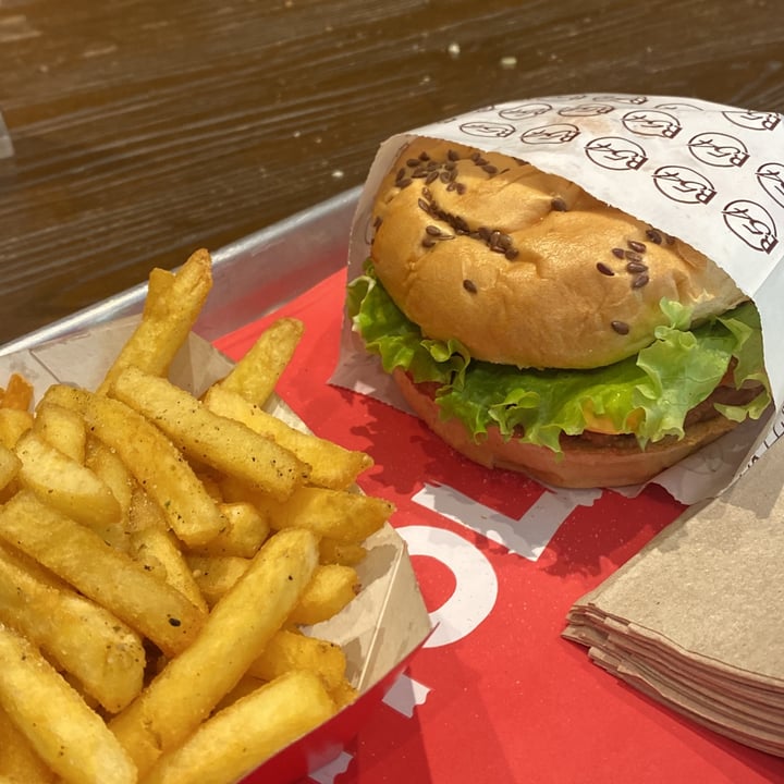 review photo of Burger 54 Not chesse burger shared by @sofiasbordi on 18 Apr 2022 - review