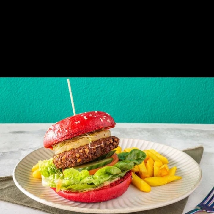review photo of Nature Cafe Bar Stayin' Alive Burger shared by @ava1kenobi on 20 Oct 2022 - review