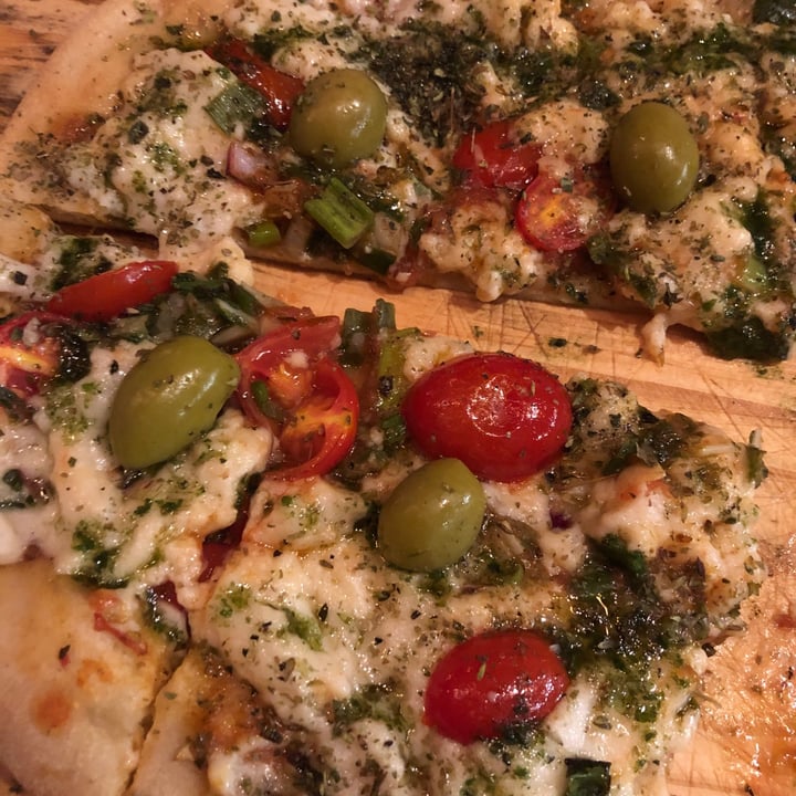review photo of Skal Pizza vegana albahaca y tomate shared by @junicornioo on 12 May 2020 - review