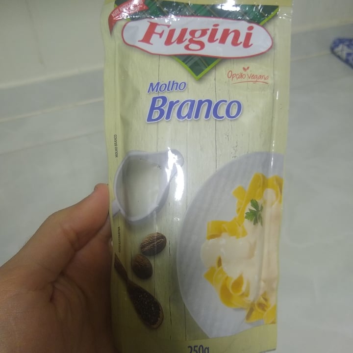 photo of Fugini Molho branco shared by @direcaoass on  01 Aug 2021 - review