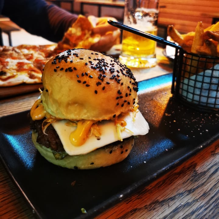 photo of Hudsons The Burger Joint (Claremont) El Barrio Burger shared by @laurenkhill on  01 Dec 2020 - review