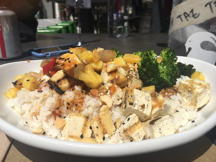 photo of World Wrapps 2.0 Island Teriyaki Tofu shared by @lharding on  26 Jun 2018 - review