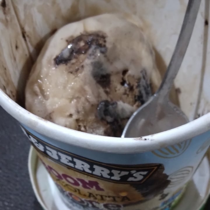 photo of Ben & Jerry's Ben & Jerry’s Vegan Chocolate Chip Cookie Dough chunks shared by @notcow on  30 Jun 2022 - review
