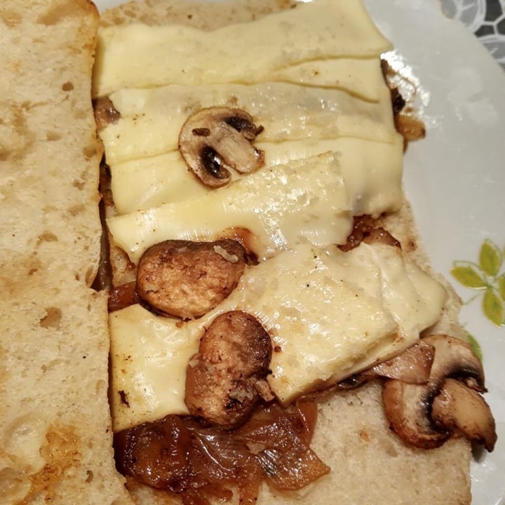 photo of Café Sin Culpa Sándwich tomate, champiñón y queso shared by @dari on  14 Aug 2020 - review