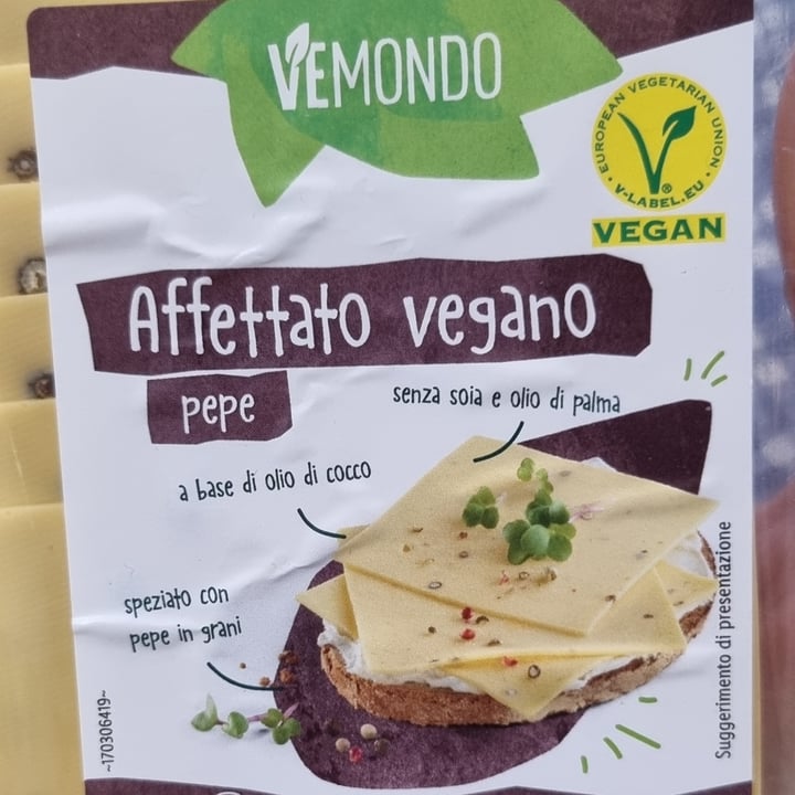 photo of Vemondo Affettato Vegano Pepe shared by @chilicontofu on  08 Jan 2022 - review