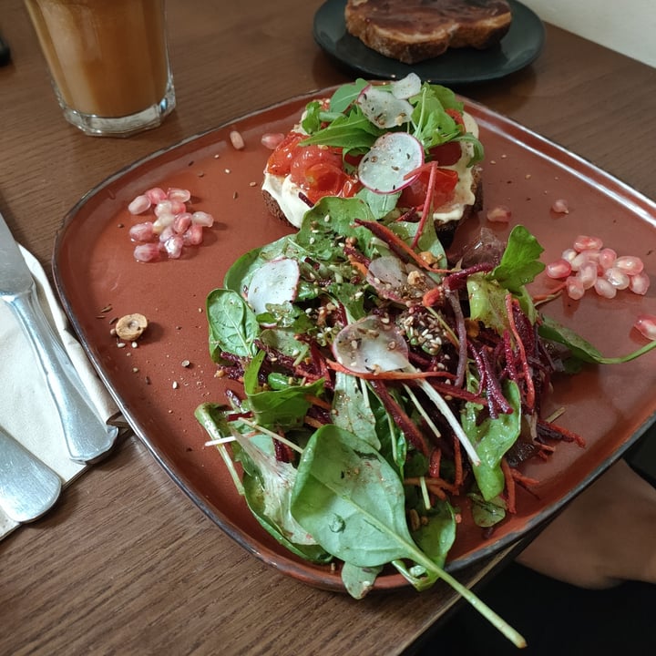 photo of OU BIEN ENCORE Tartine au Fromage Vegan shared by @estellelou on  15 Nov 2021 - review