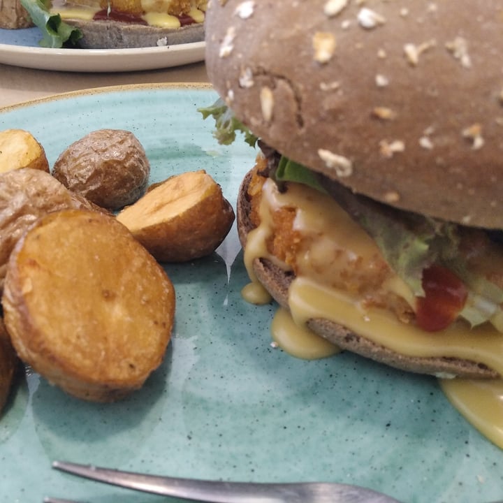 photo of Distrito Vegano Kentucky burger shared by @susansublime on  11 Jul 2020 - review