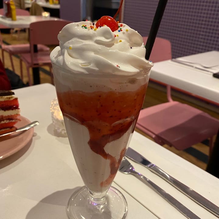 photo of Deer Mama Vegan Mylk & Burger Bar Strawberry Milkshake shared by @aloha88 on  22 Jul 2020 - review