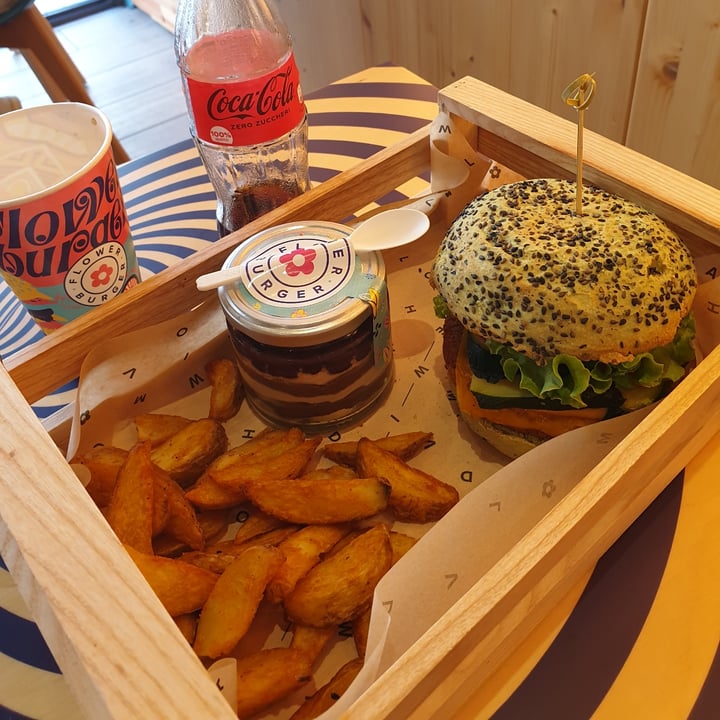 photo of Flower Burger Jungle burger shared by @sonik on  31 Aug 2022 - review