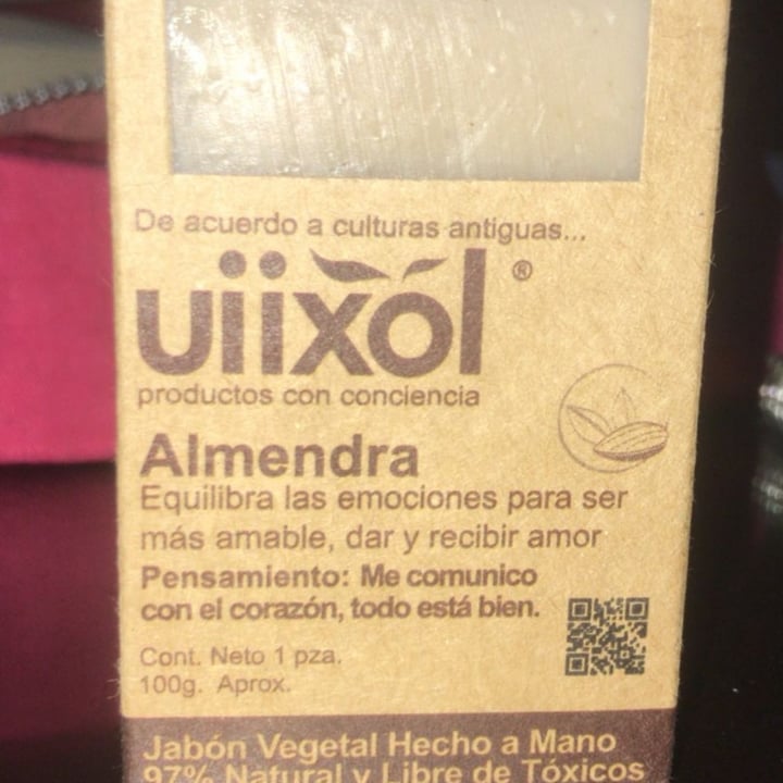 photo of Uiixol Jabón Vegetal De Almendra shared by @pilina on  01 Feb 2022 - review