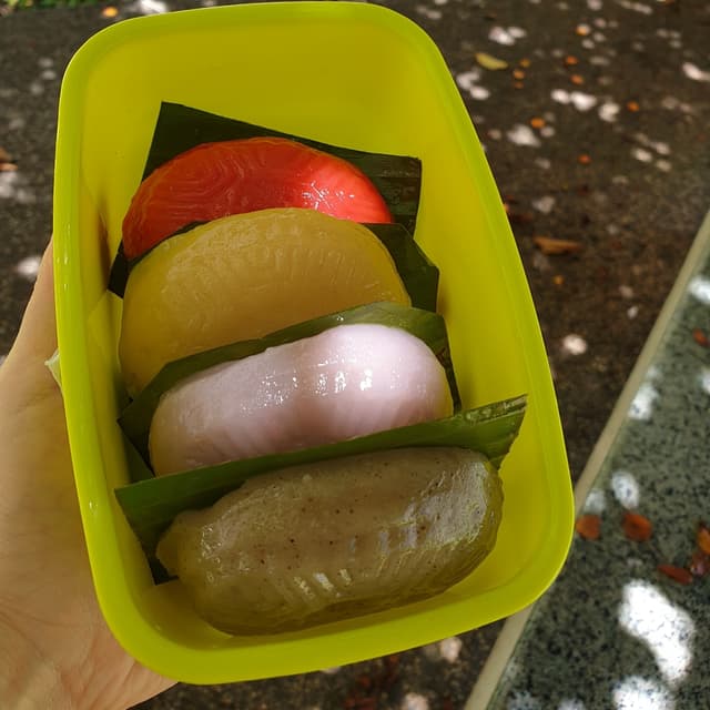 菜肴“Corn Ang Ku Kueh”的照片