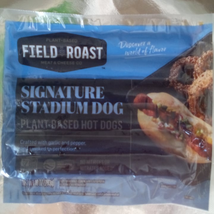 photo of Field Roast Signature Stadium Dog shared by @feelideal on  05 Jan 2022 - review