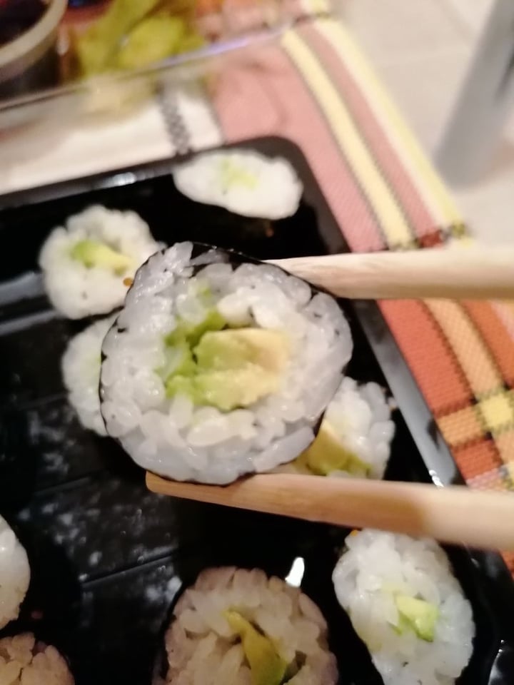 photo of Sushi Shop May Lleida Maki De Aguacate shared by @miriamorellana on  15 Feb 2020 - review