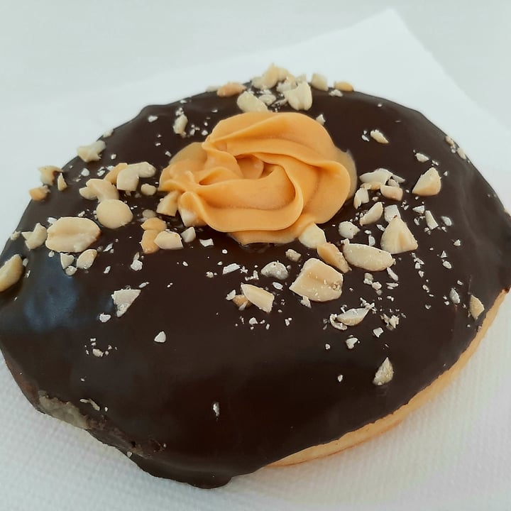 photo of VegAmazing Doughnuts Donut chocolate y cacahuete shared by @madridvegano on  13 Sep 2020 - review